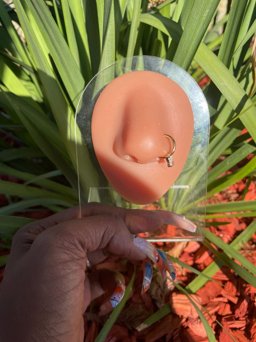 Tre Dangling Hoop Non Piercing Nose Clip